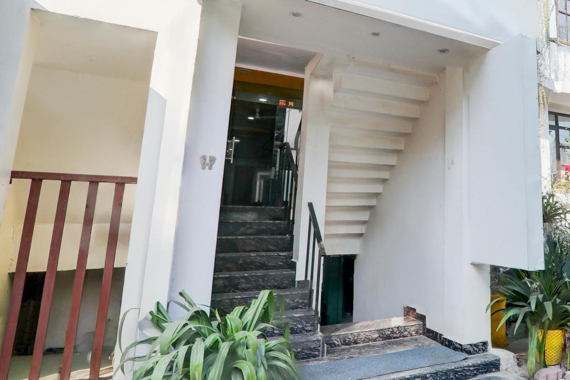 Super Hotel O Insaf Nagar Munshipuliya Formerly Vibrant Chinhat Экстерьер фото